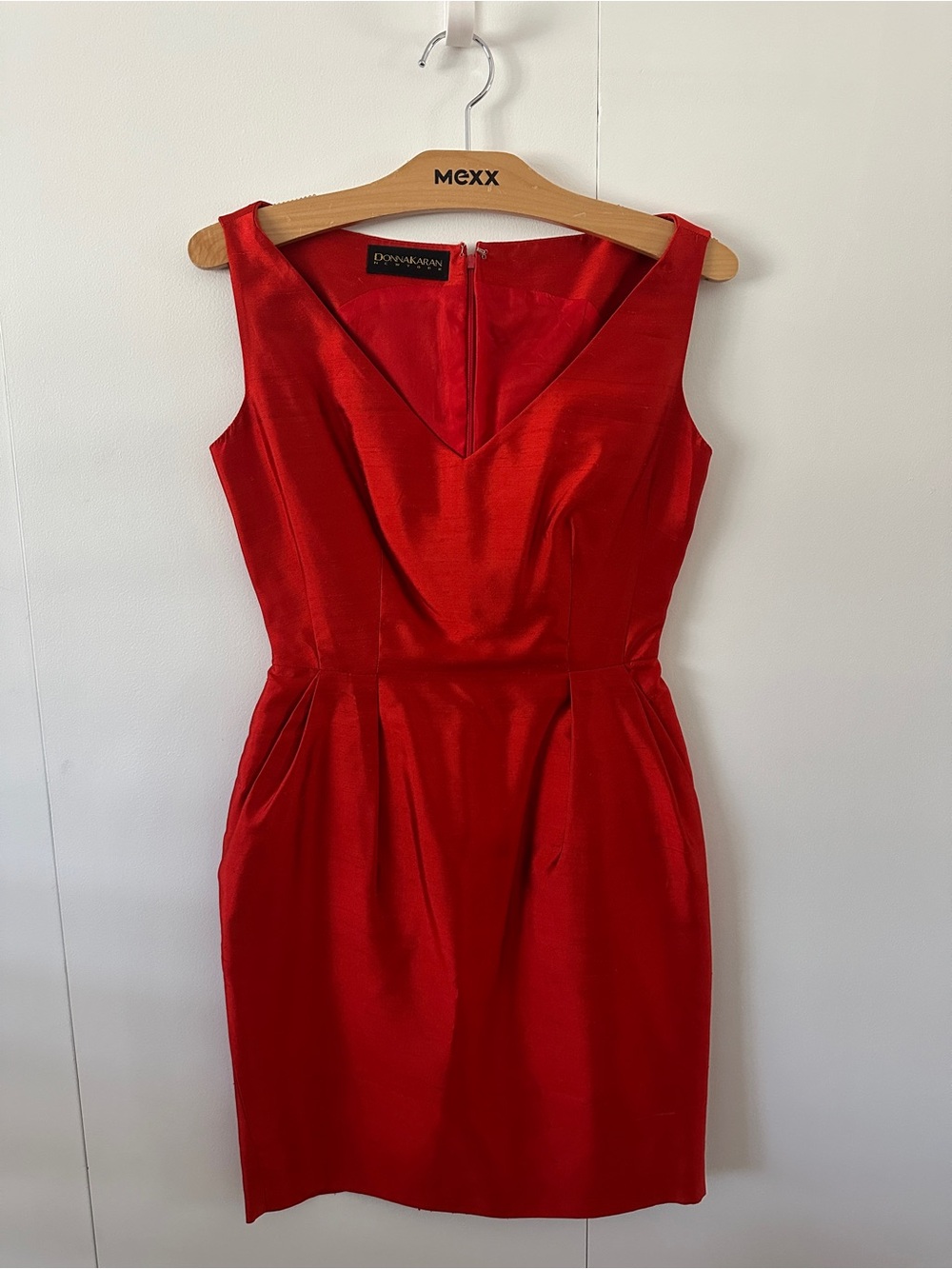 Donna Karan Red V-Neck Sleeveless Mini Dress no size